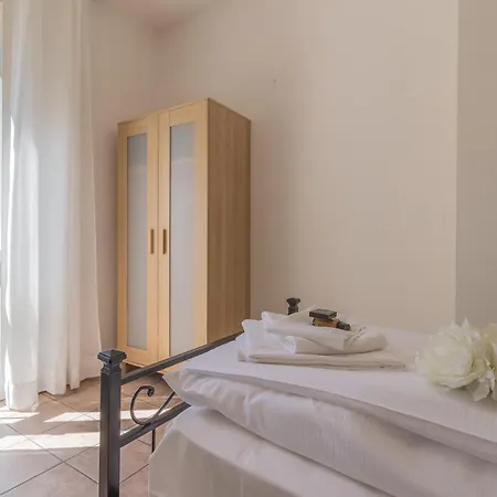 Il Tramonto Sul アパート